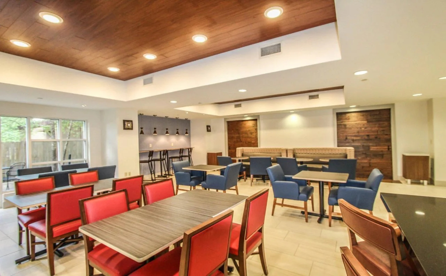 Holiday Inn Express Hotel & Suites Charleston-North by IHG