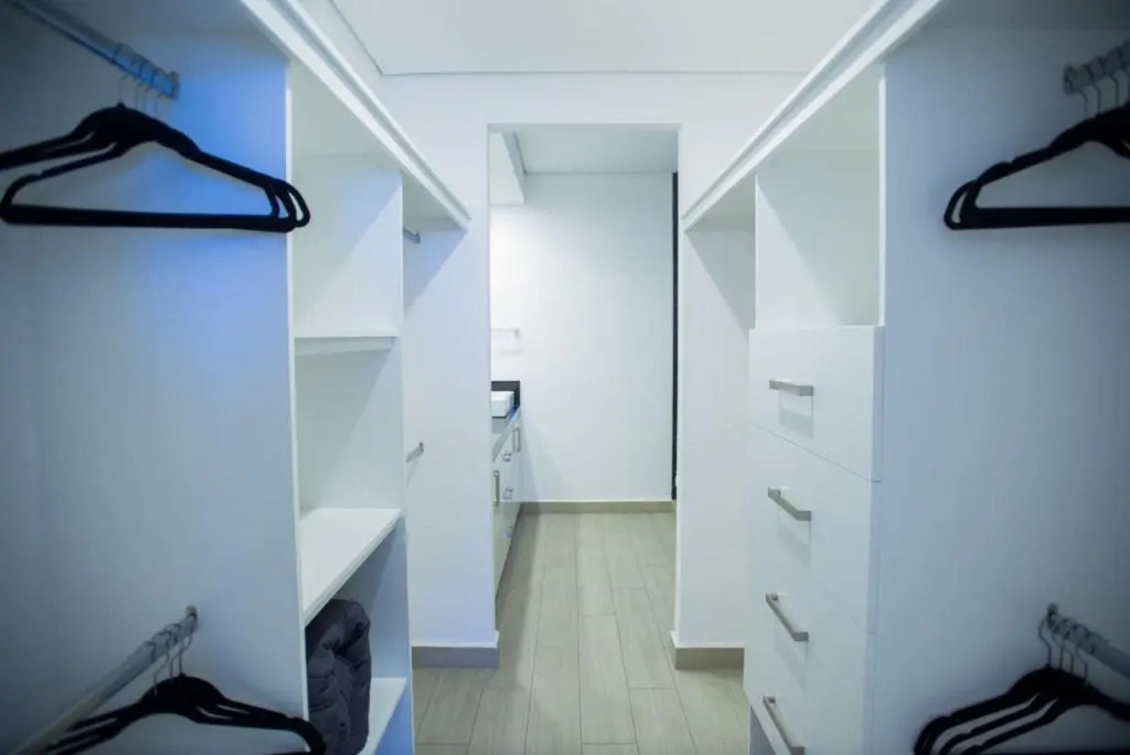 Real View Towers E306 by Casago