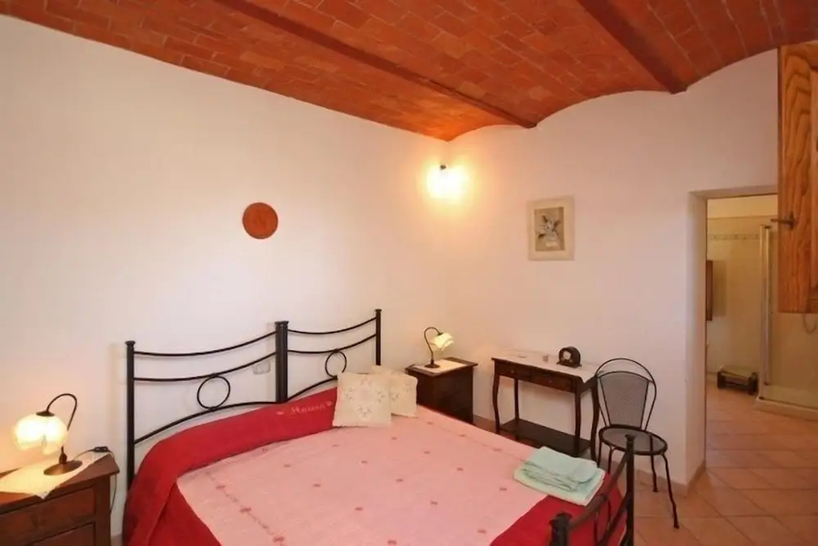 Spacious Farmhouse in Pienza with Swimming Pool