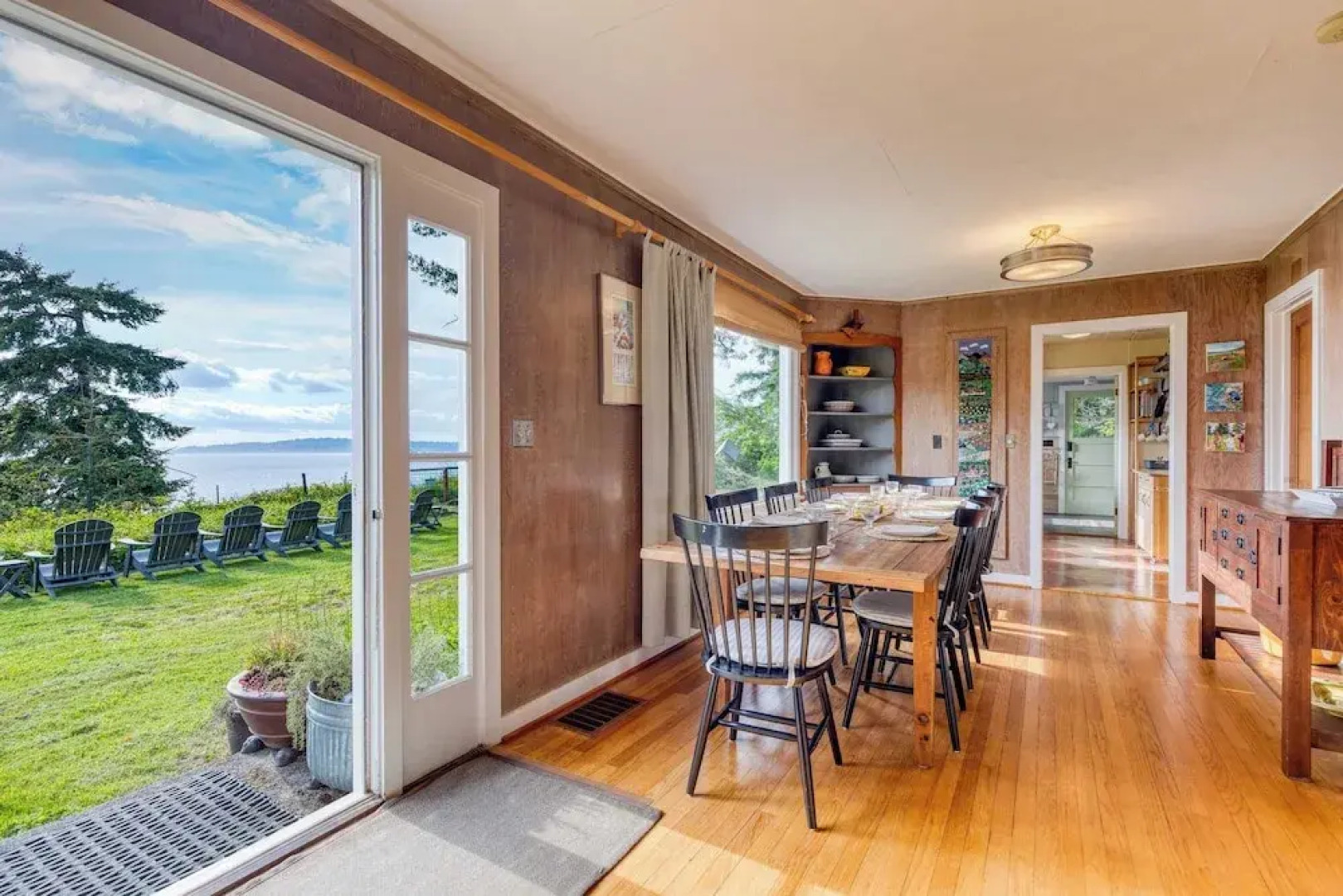 Maxwelton Aerie Bluffside Retreat w/ Sweeping Puget Sound Views + Firepit