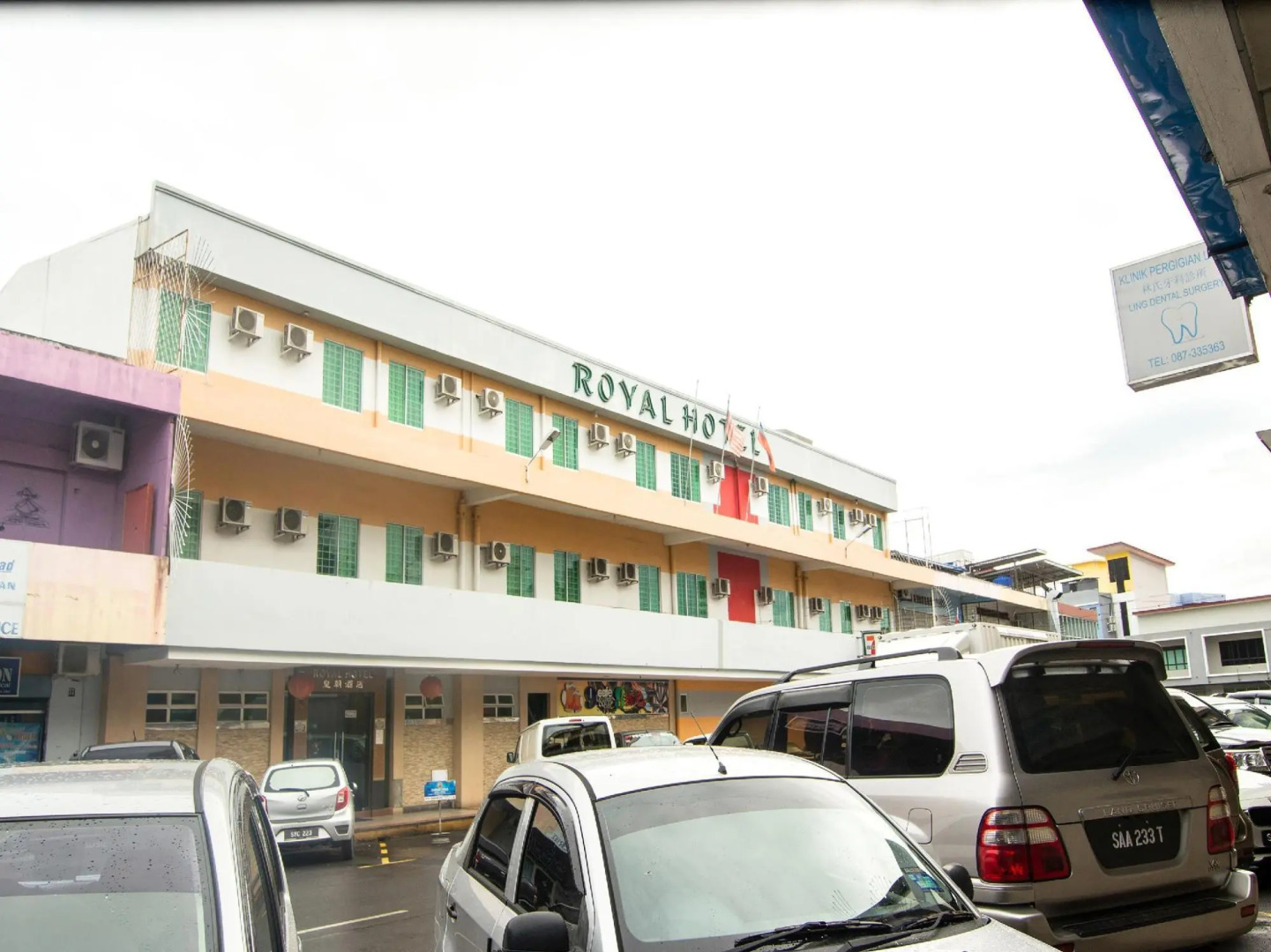 SUPER OYO 89408 Royal Hotel