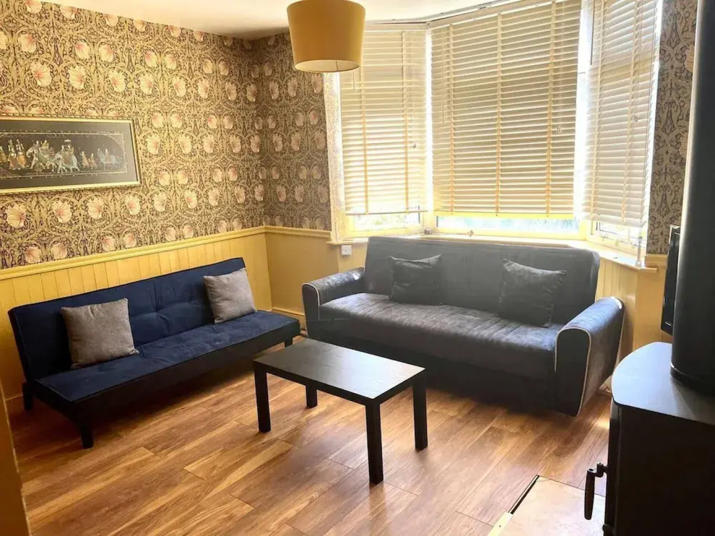 Inviting 4-bed House Near Heathrow w/ Fireplace