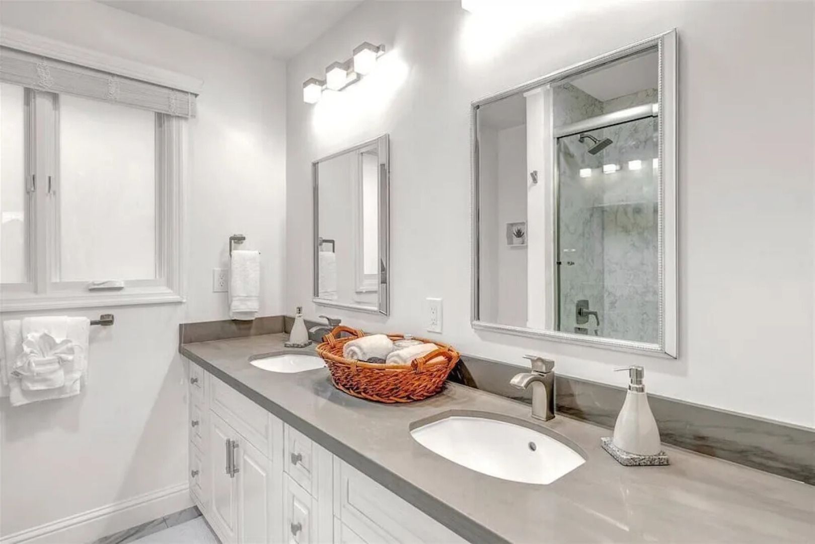 Pebble Beach Barking Seals - 5min Walk to the Beach!