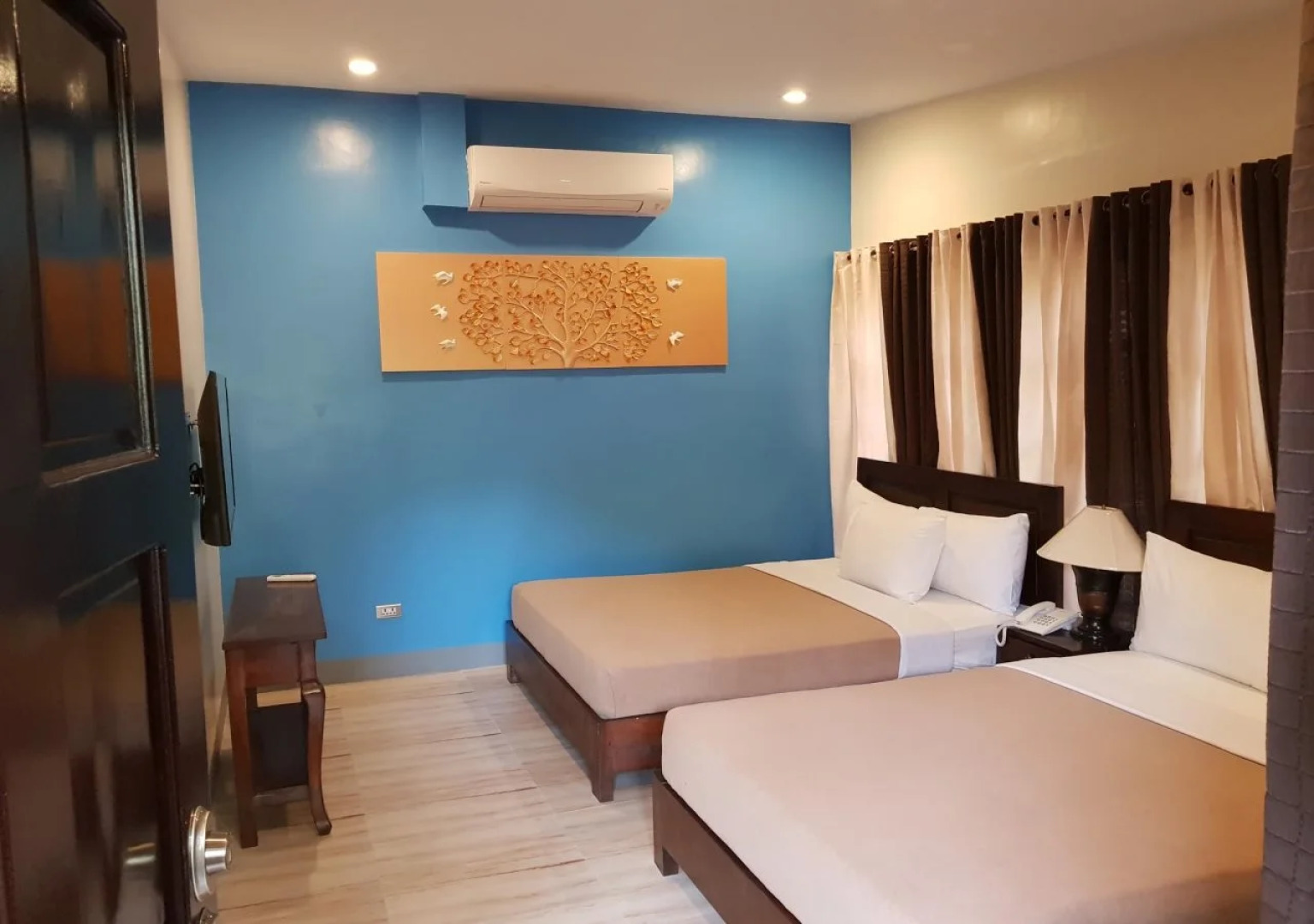 Pacific Waves Resort