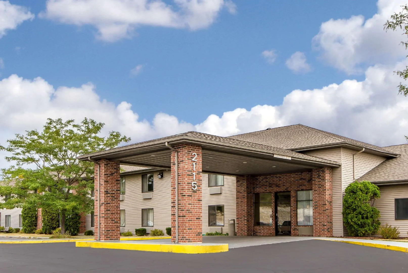 AmericInn by Wyndham Reedsburg