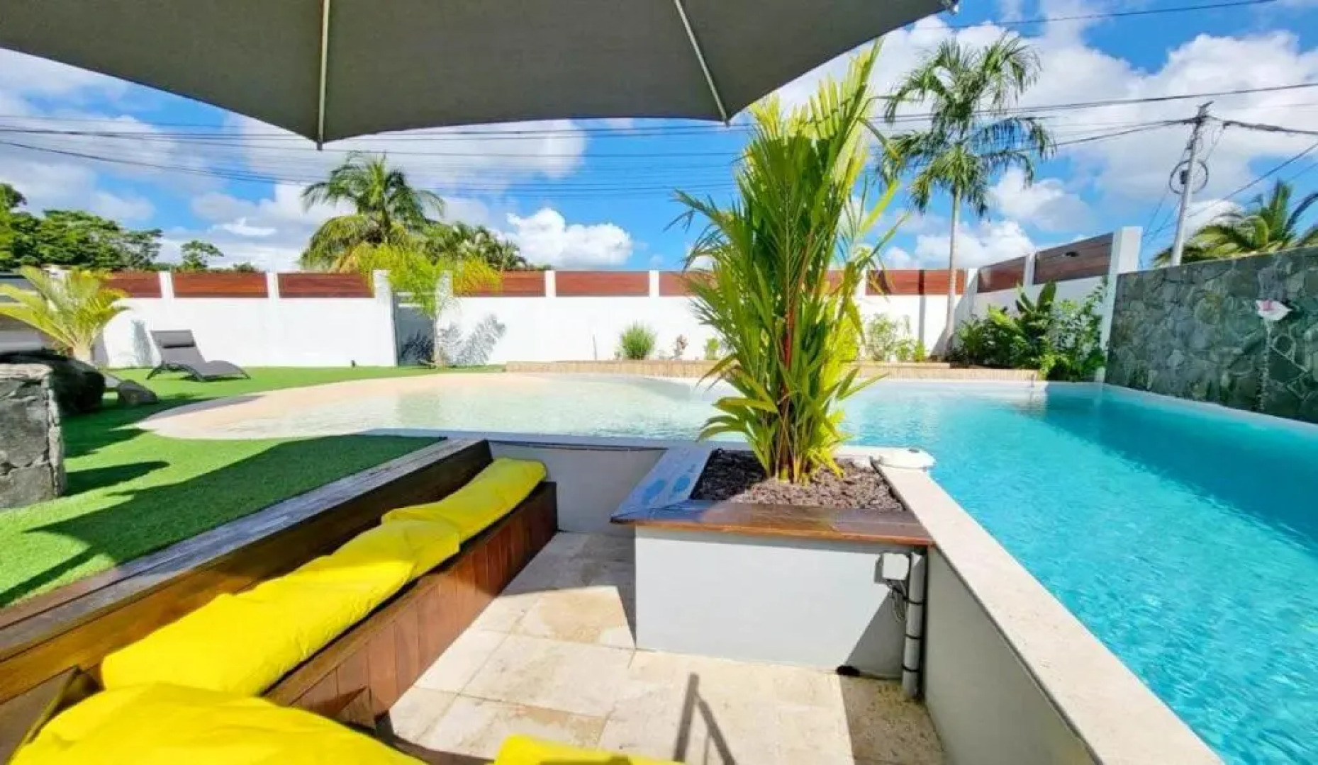 Villa de 3 chambres avec vue sur la mer piscine privee et jardin clos a Goyave a 2 km de la plage