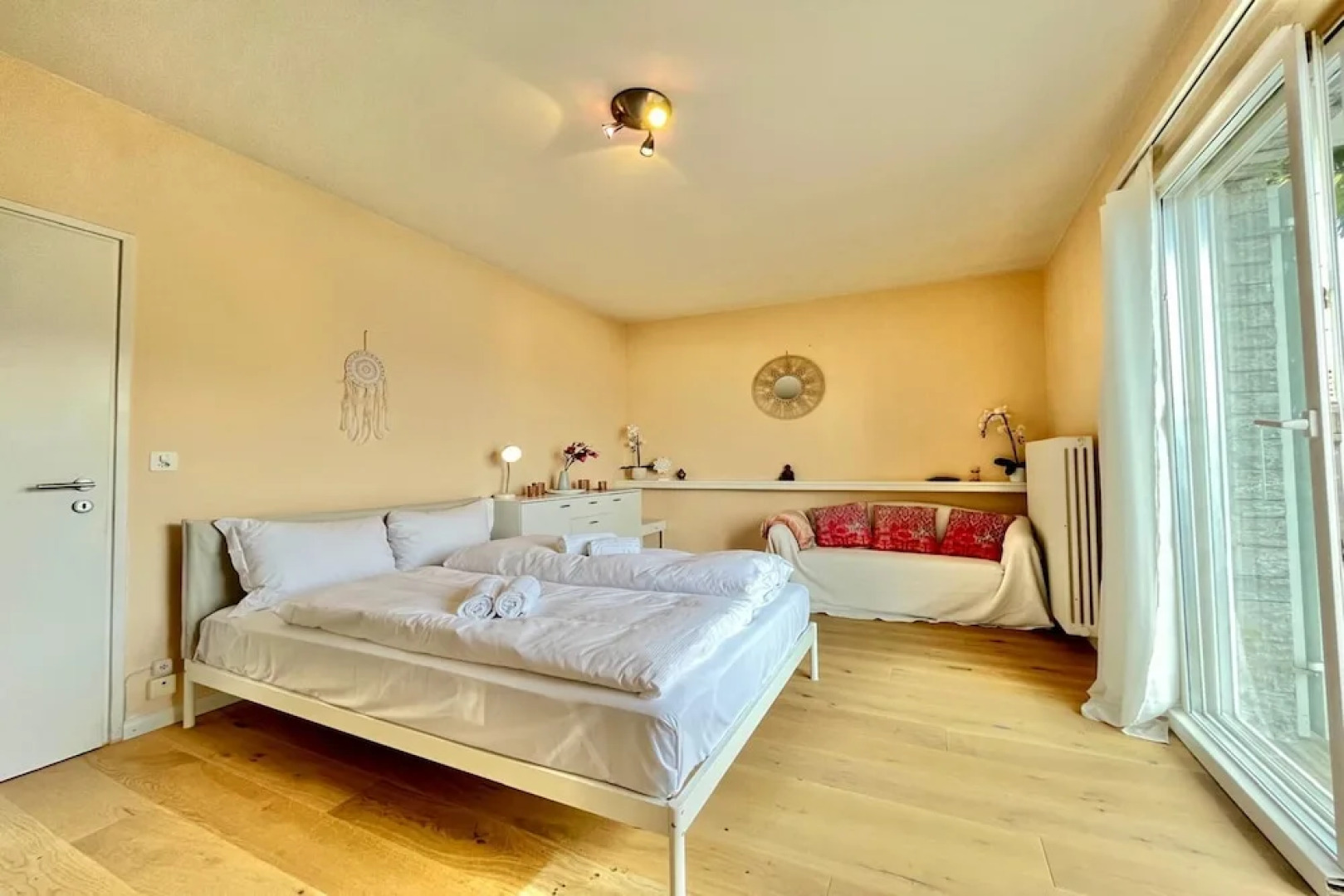 Peace Over the Lake Room 1