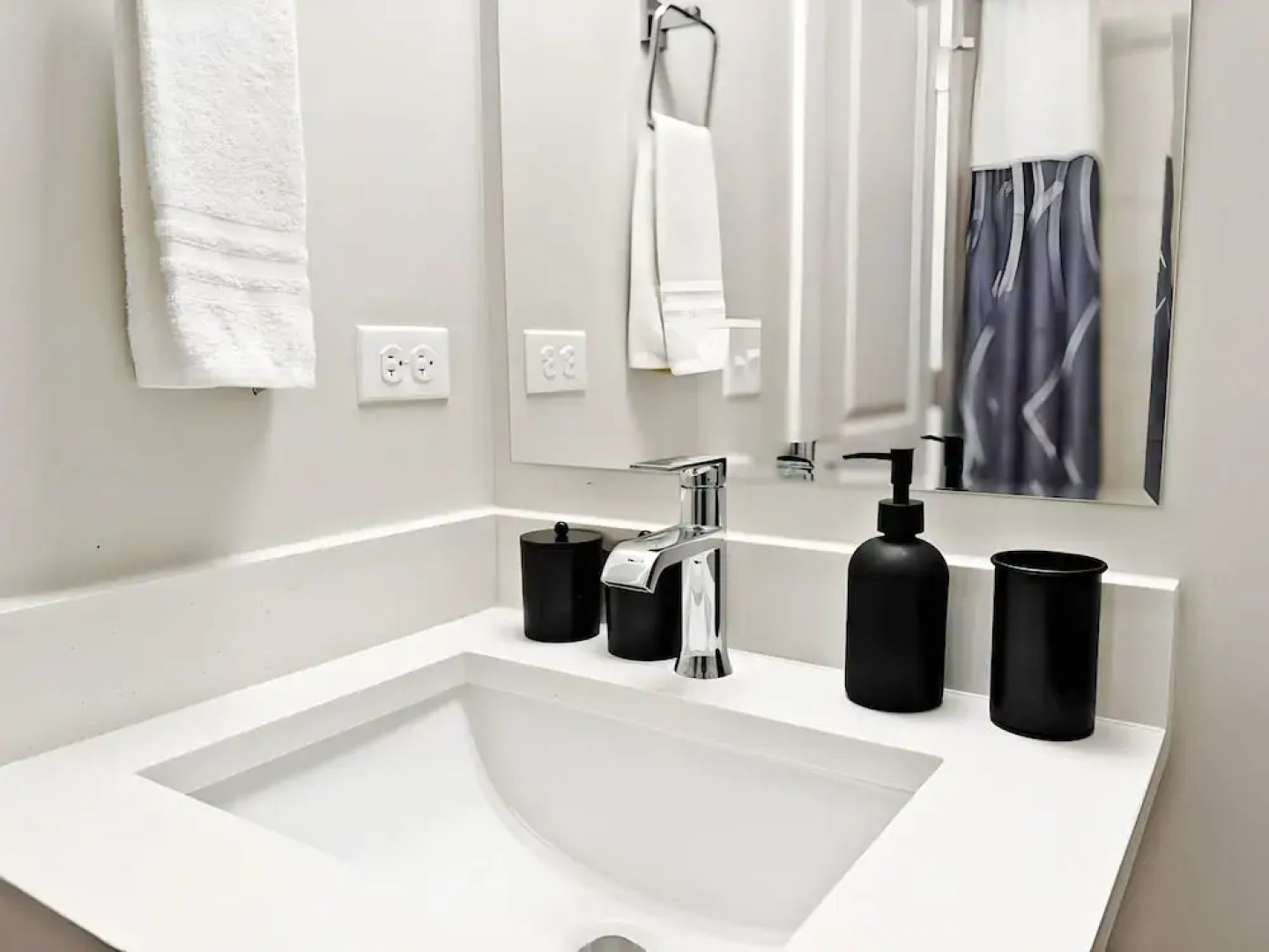 4BR Townhouse with Parking - WV rep 3