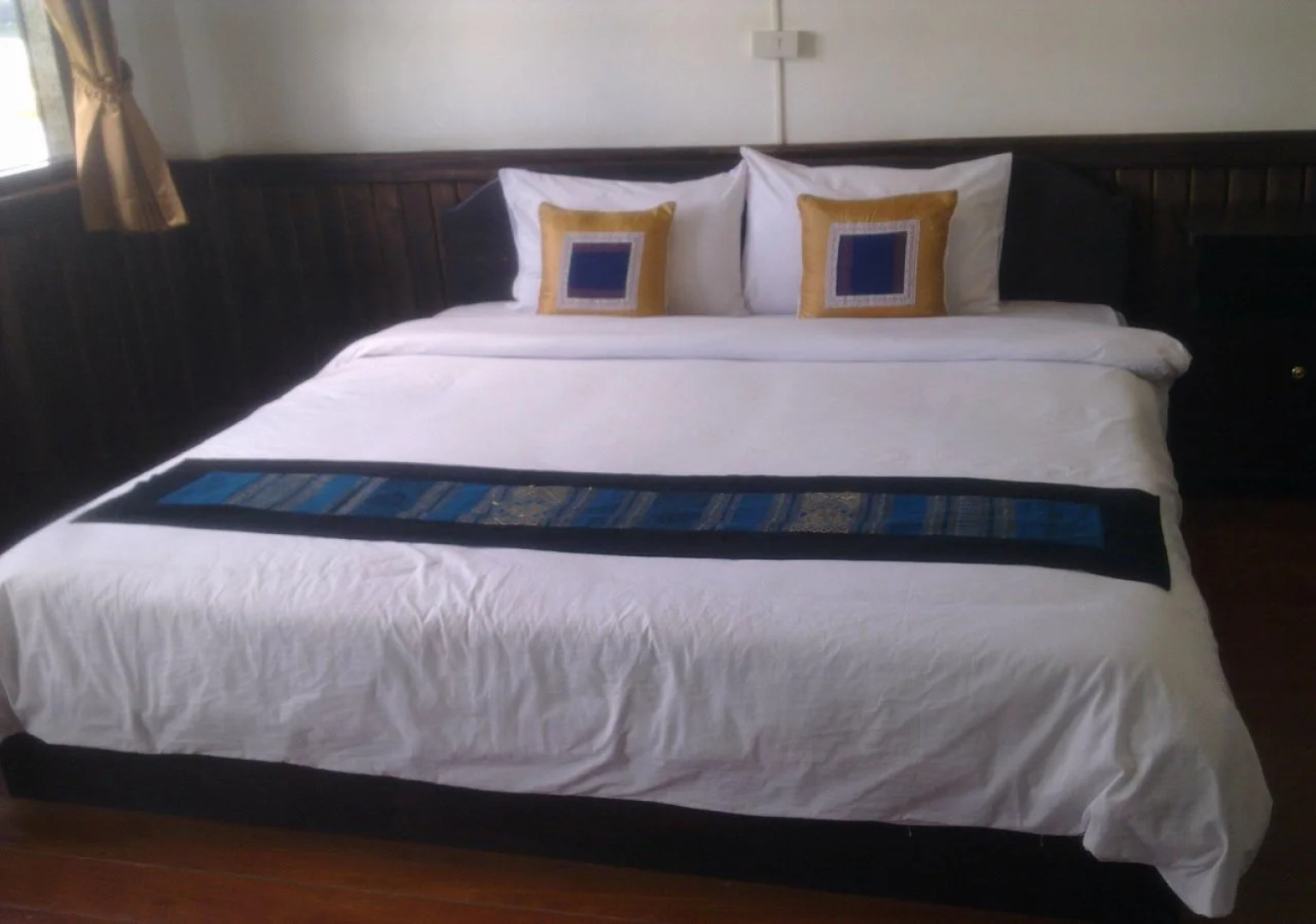 Huaysay Riverside Hotel