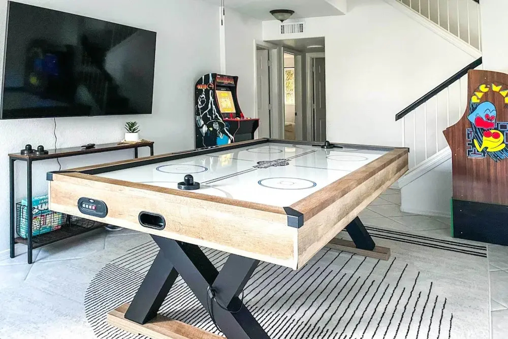 Beautiful Chandler Escape w/ Putting Green & Pool!