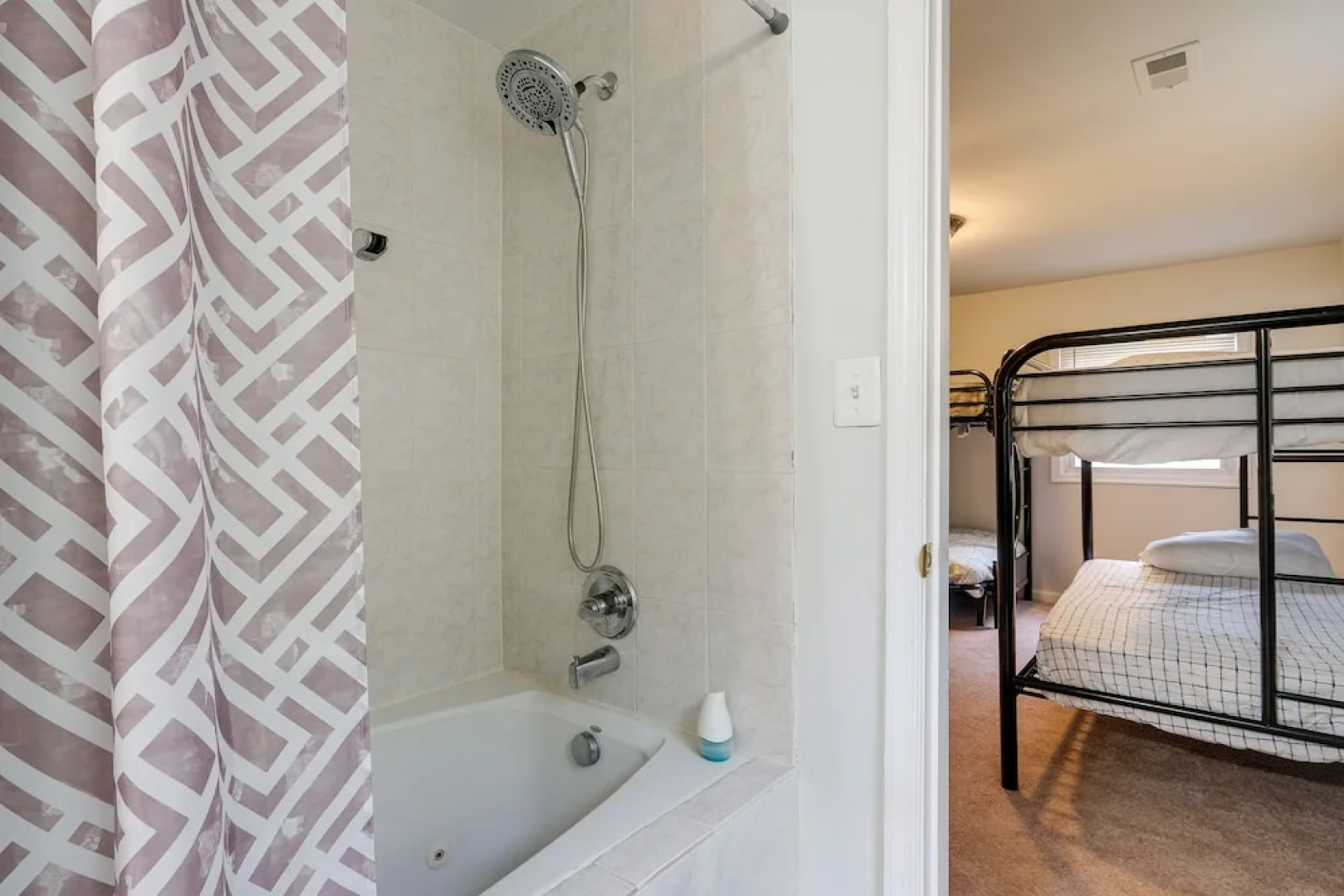 Spacious Triangle Townhome - Near Hiking & Golf!