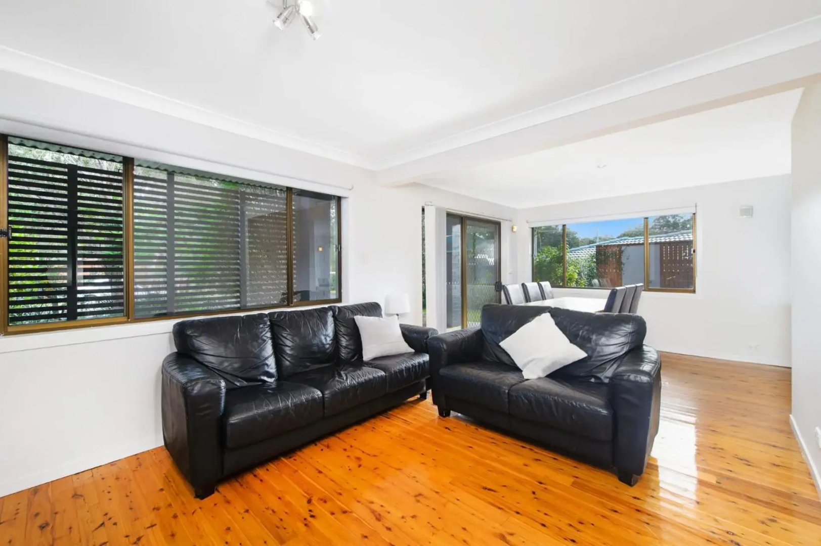 BONNY BEACH HOUSE - Holiday Accomodation with Pool