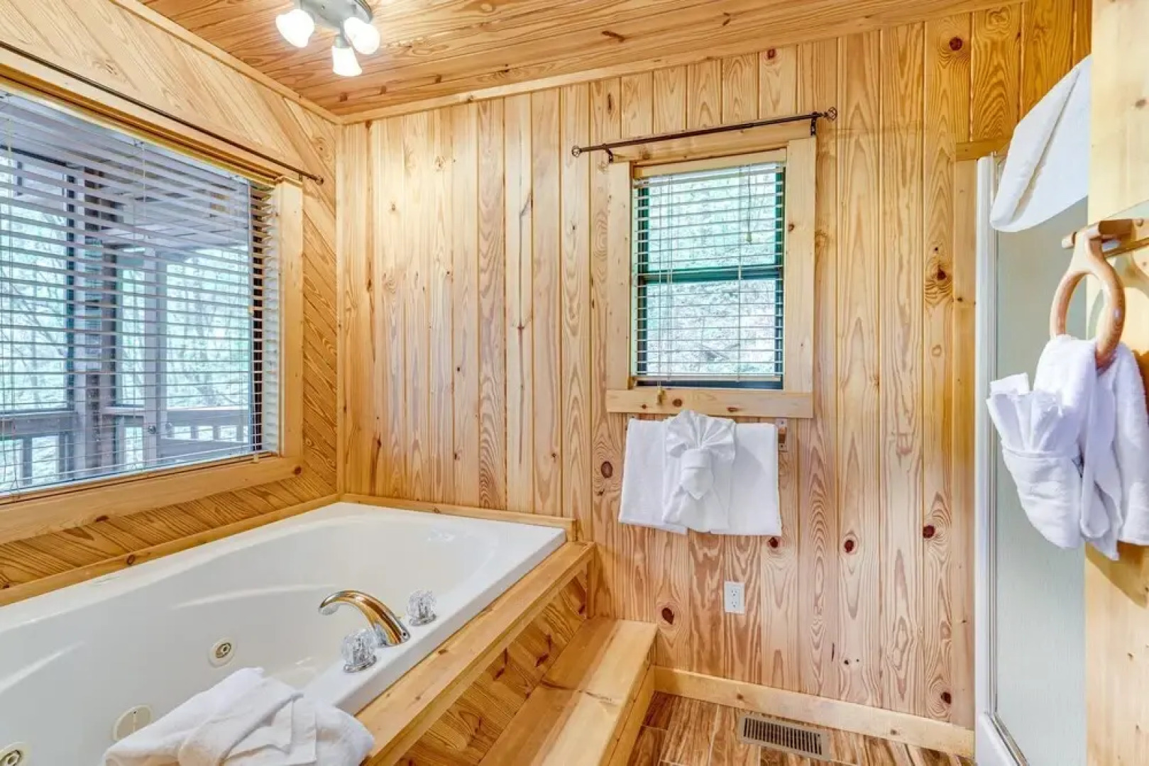 Sage Grass Retreat Wears Valley Cabin w Hot Tub Game Room Wraparound Deck