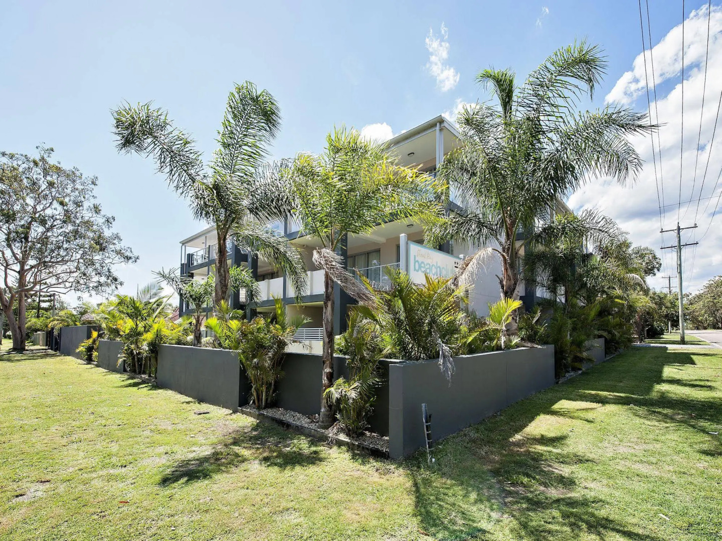 Shoal Bay Beachclub Apartments