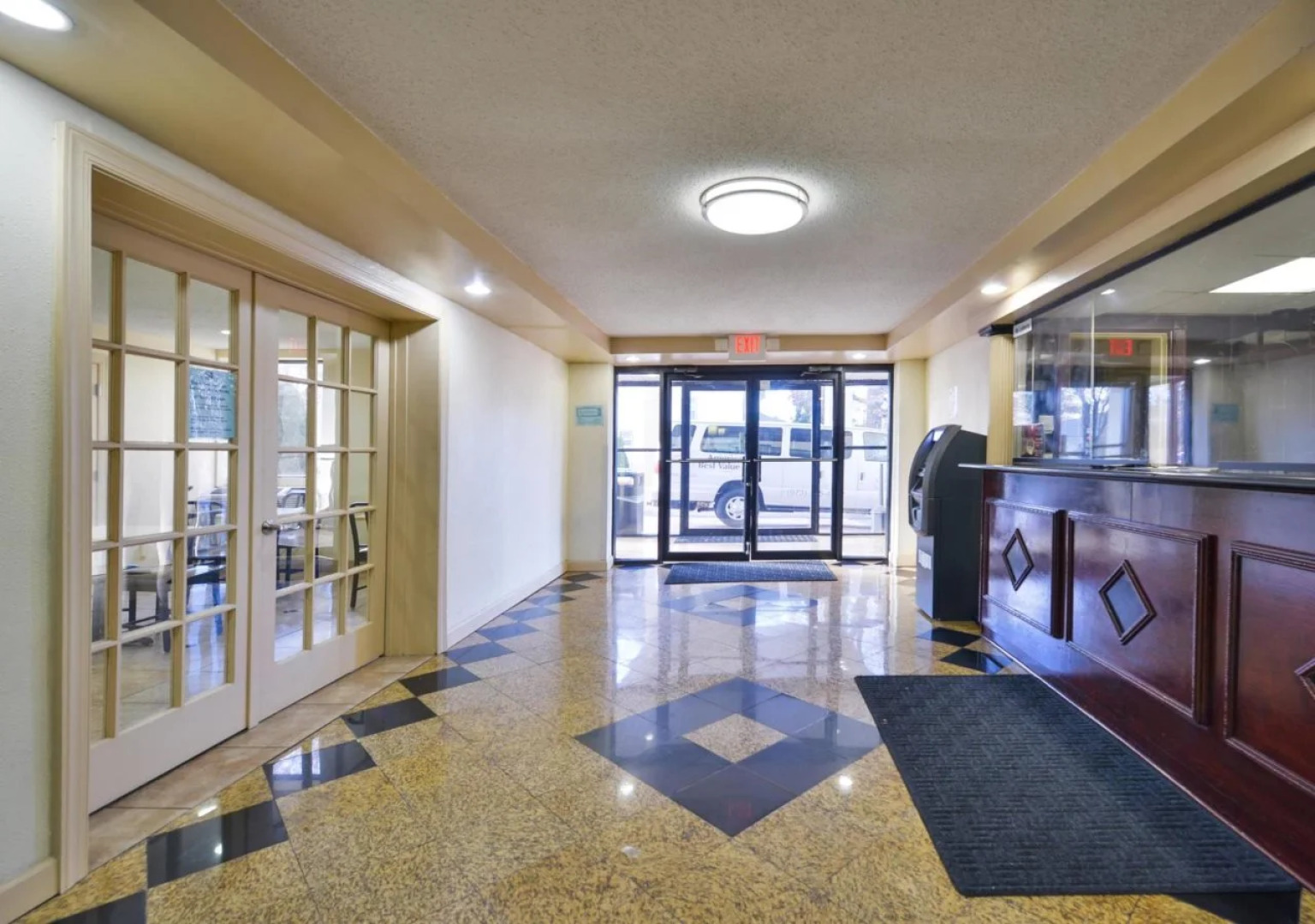 Red Carpet Inn - Newark Airport