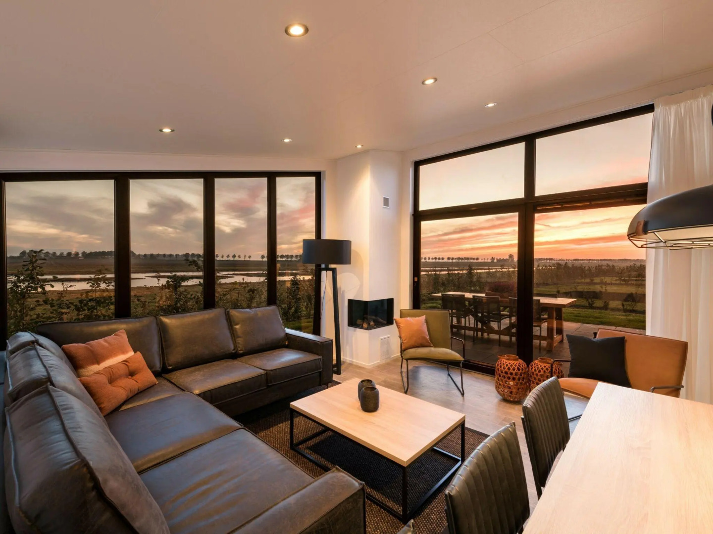 Sustainably built, 2 bathroom bungalow, in 2 nature reserves