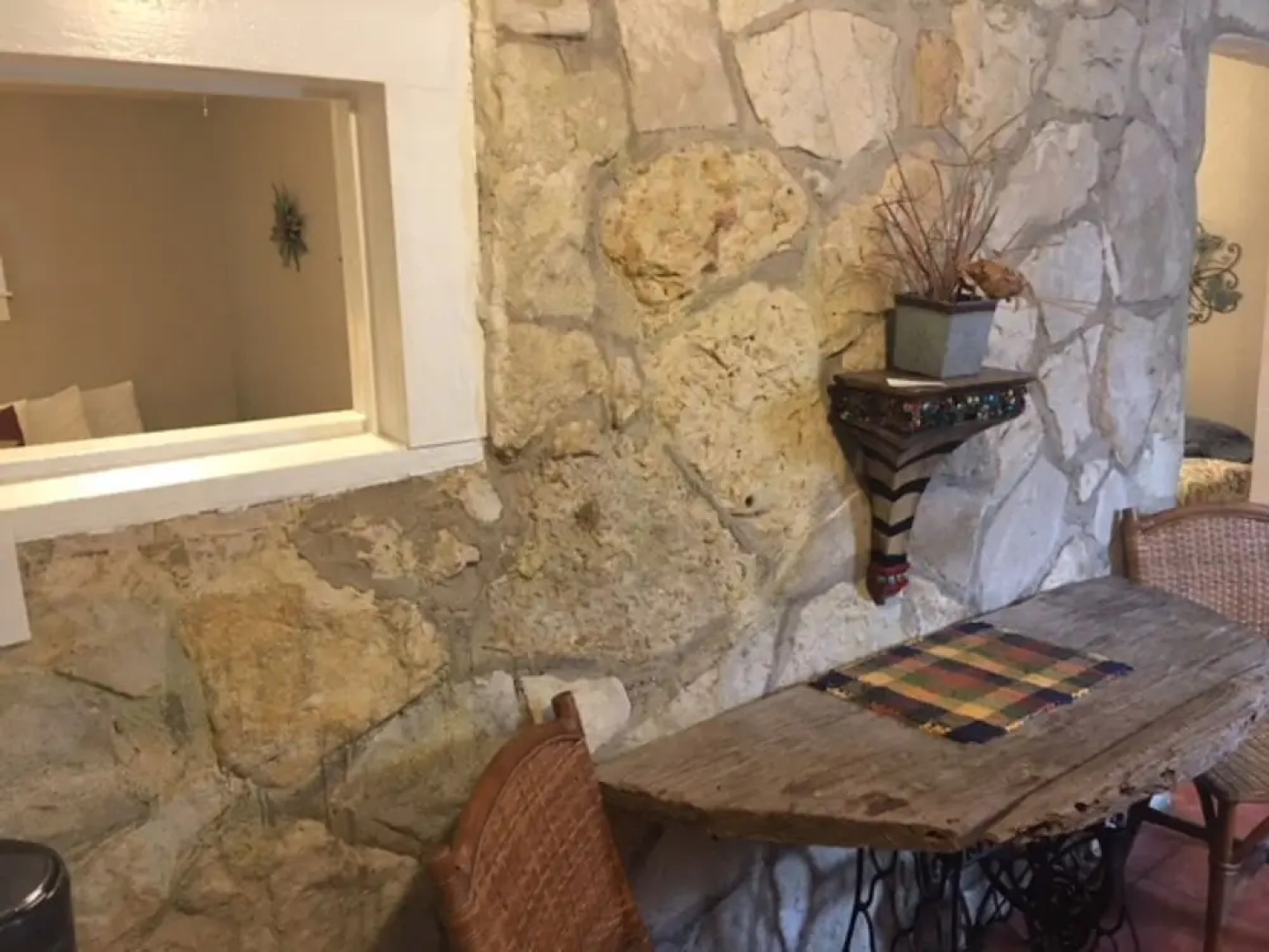 The Historic Leakey Inn