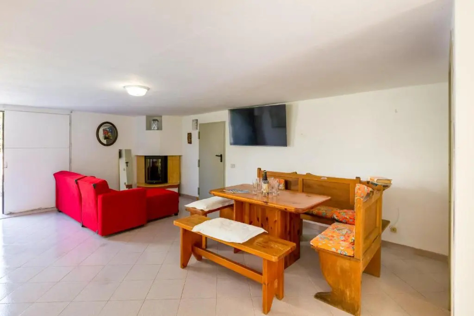 Val d'Arno House with Garden, Parking and Swimming Pool