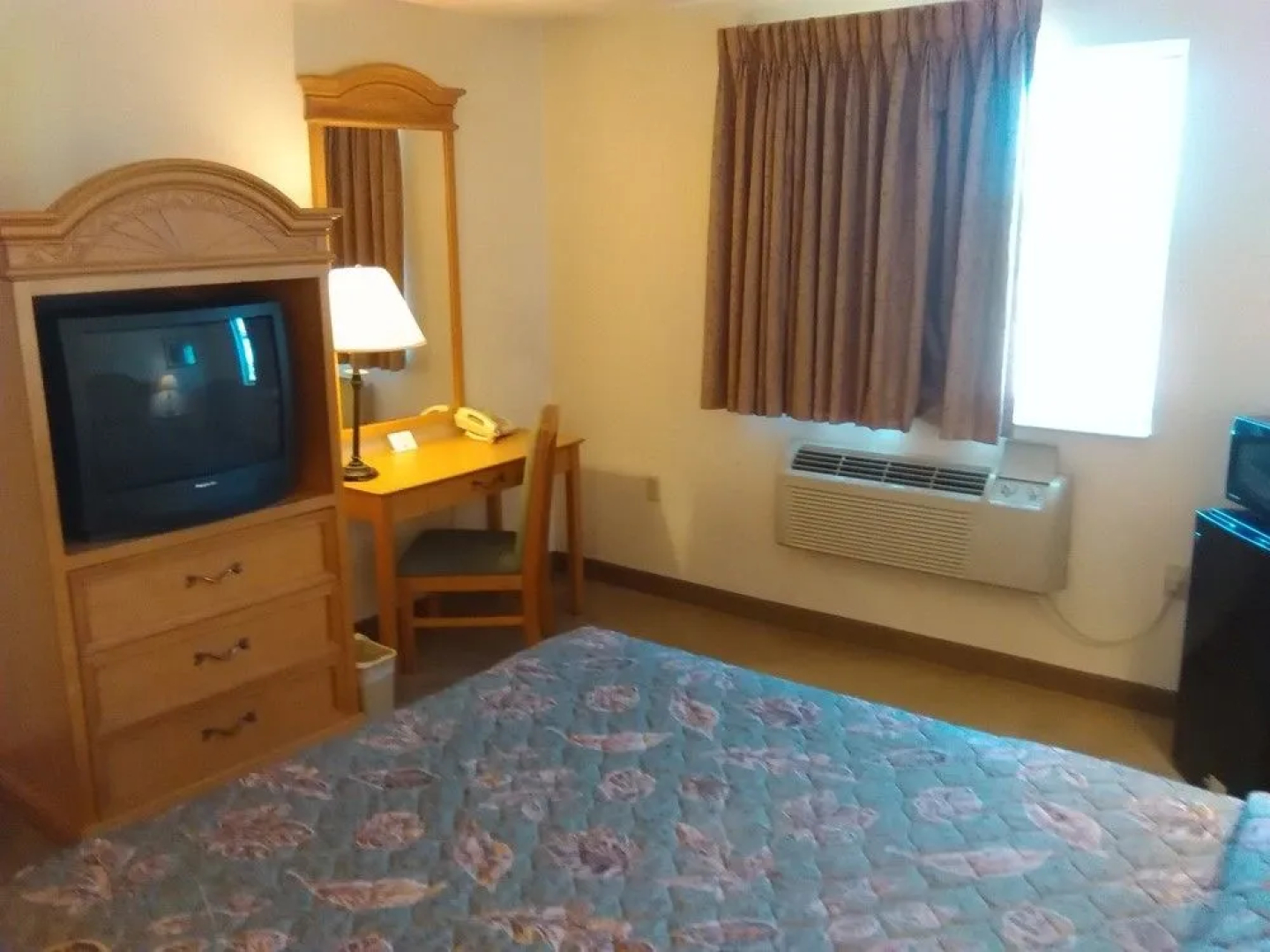 Urbana Inn & Suites