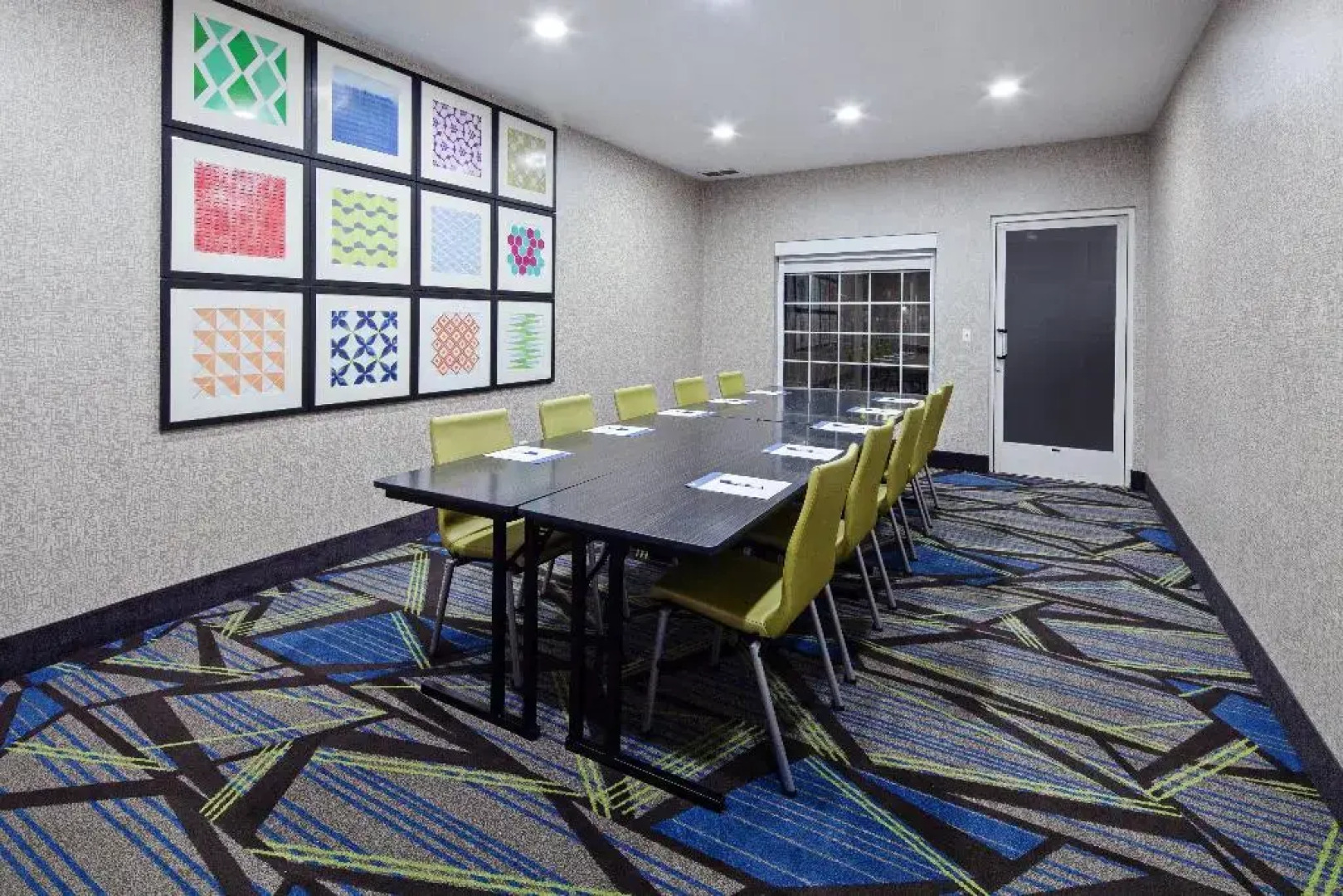 Holiday Inn Express & Suites Tulare by IHG