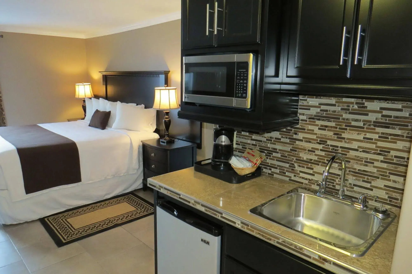 Fundy Complex Dockside Suites