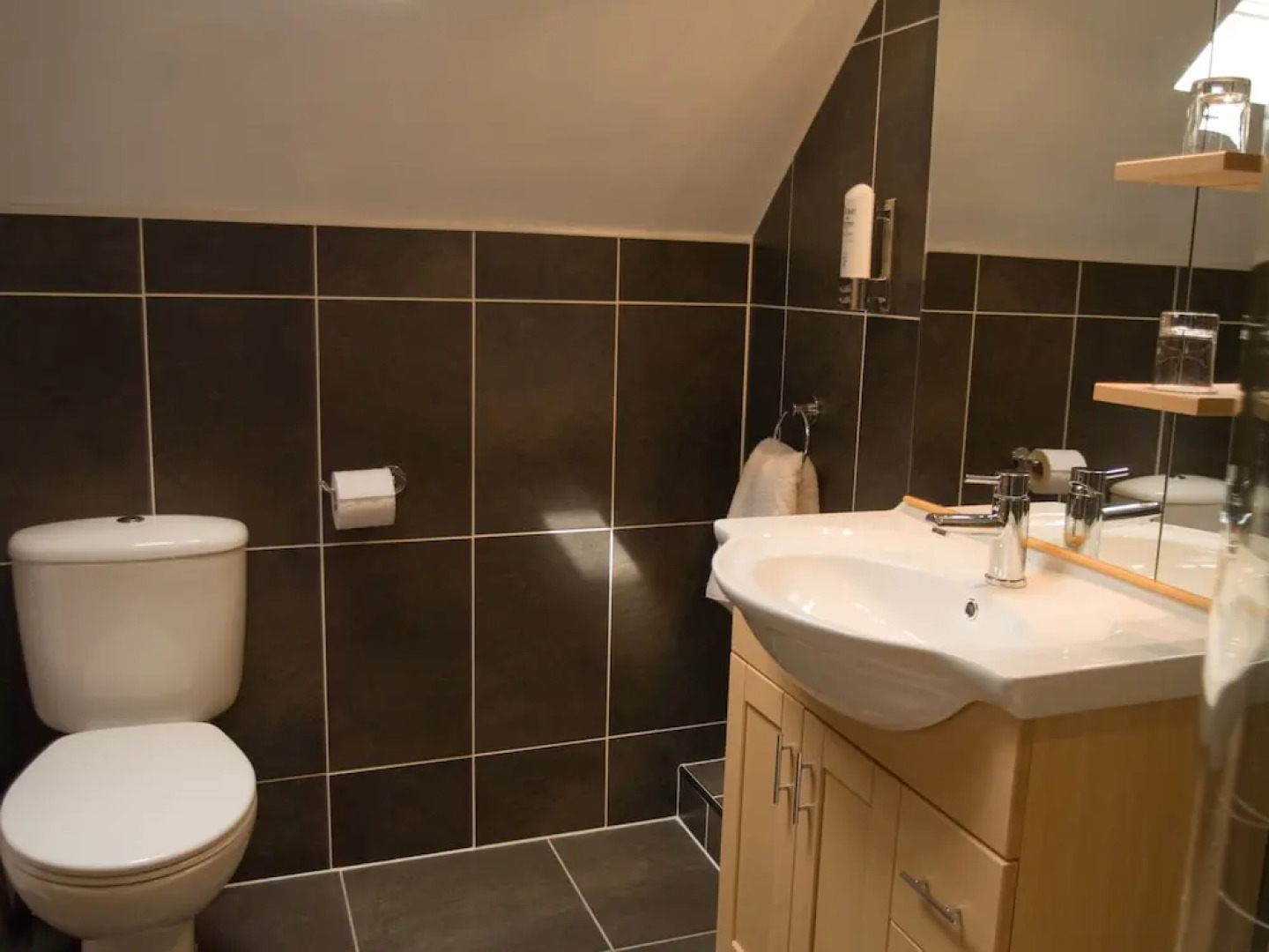 Chequers Hotel & Restaurant