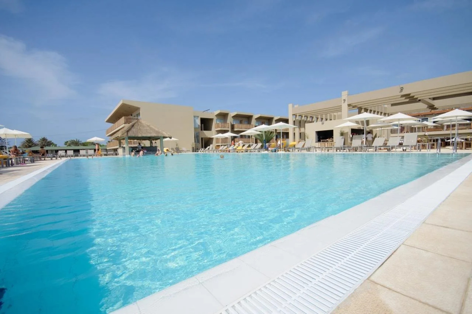 Hotel Oasis Salinas Sea