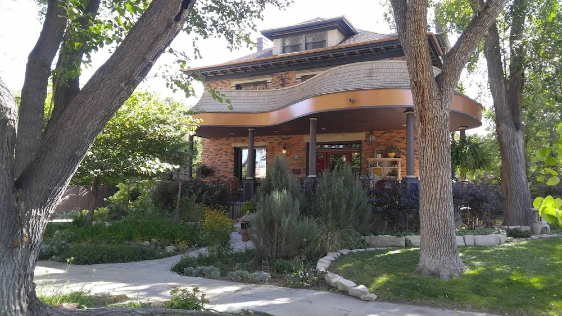 The Rusted Poppy Inn