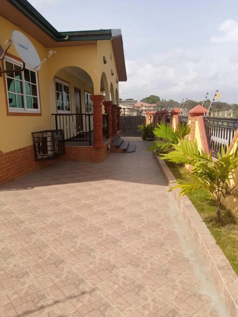 A Cheerful Holiday Home for Families and Friends