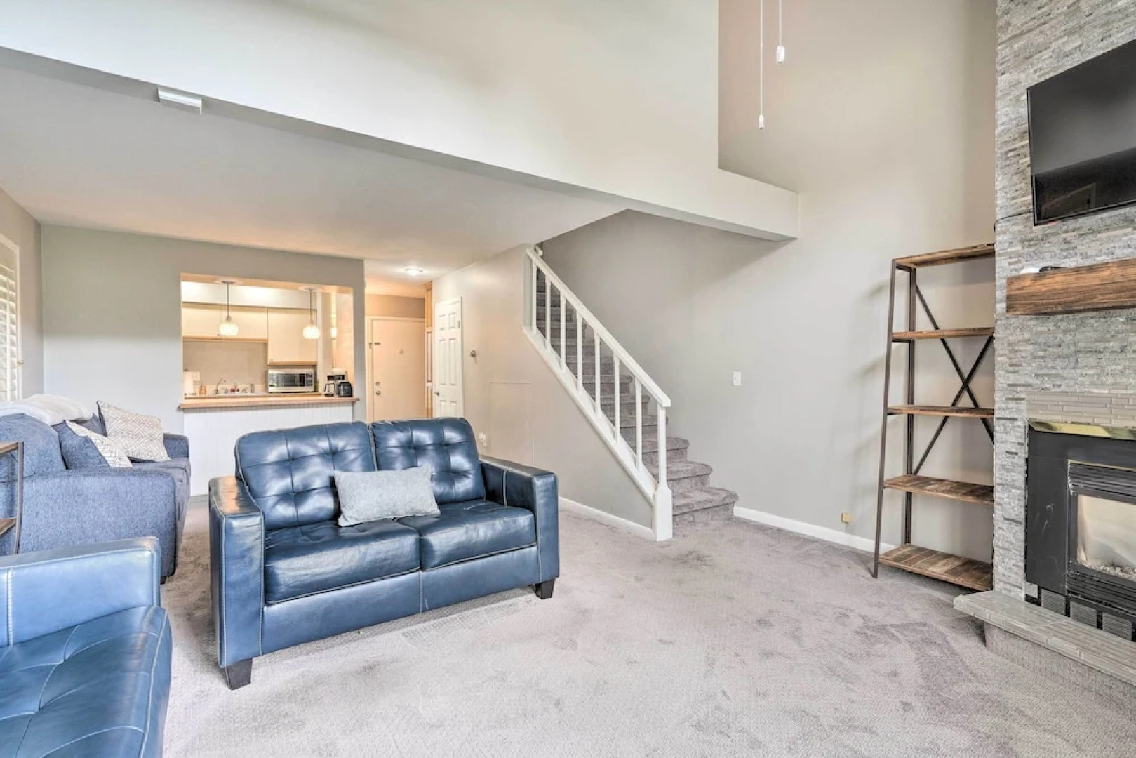 Ellicottville Townhome ~ Half Mi to Slopes!