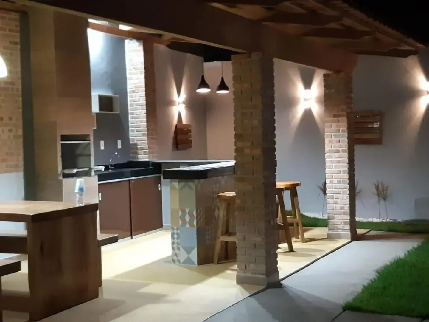 CASA COM PISCINA no CENTRO