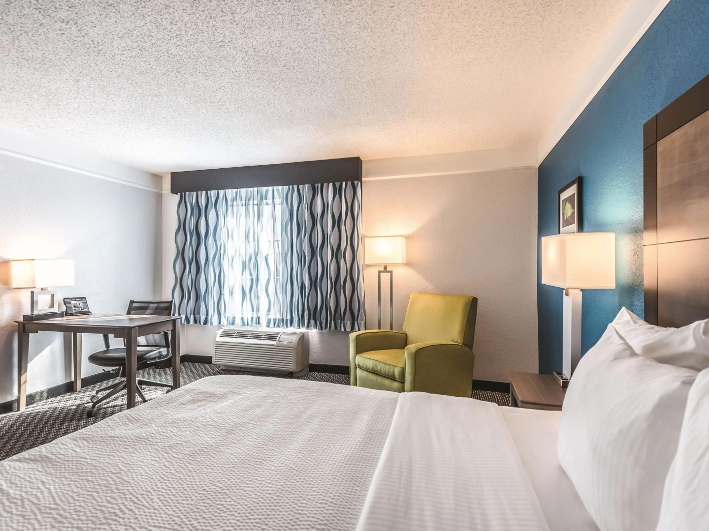 La Quinta Inn & Suites by Wyndham Orlando Lake Mary