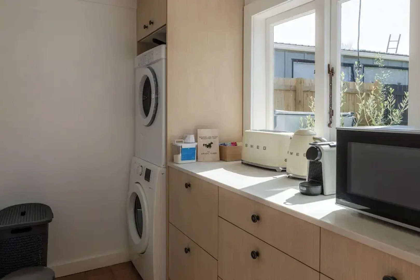 Tahatai Cottage with Spa Pool - Oneroa