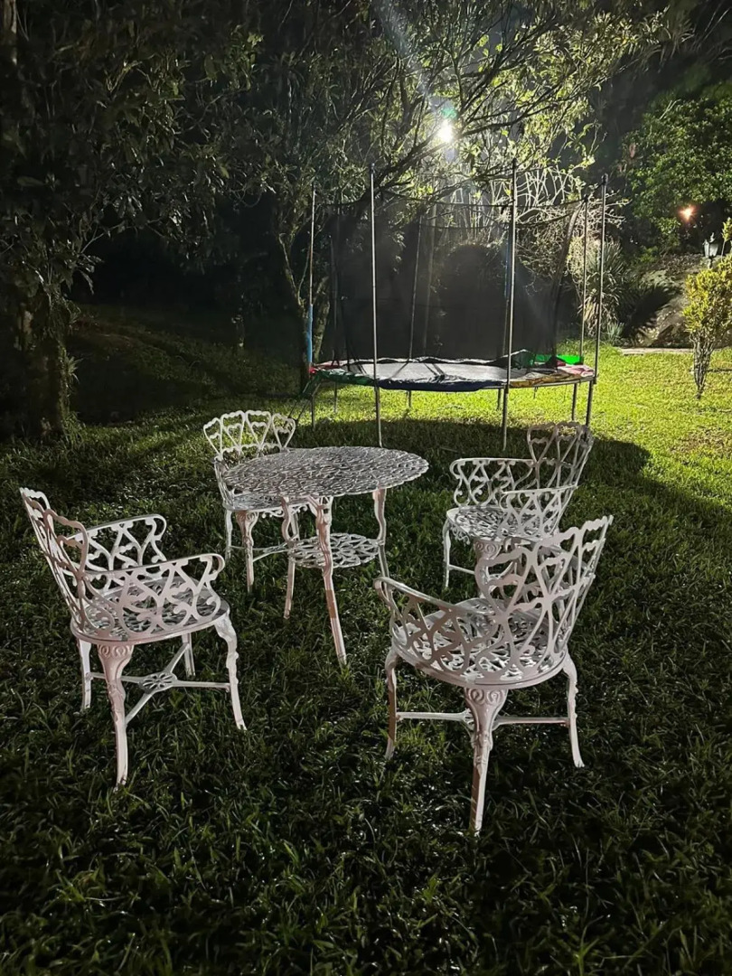 Sítio com piscina e lareira