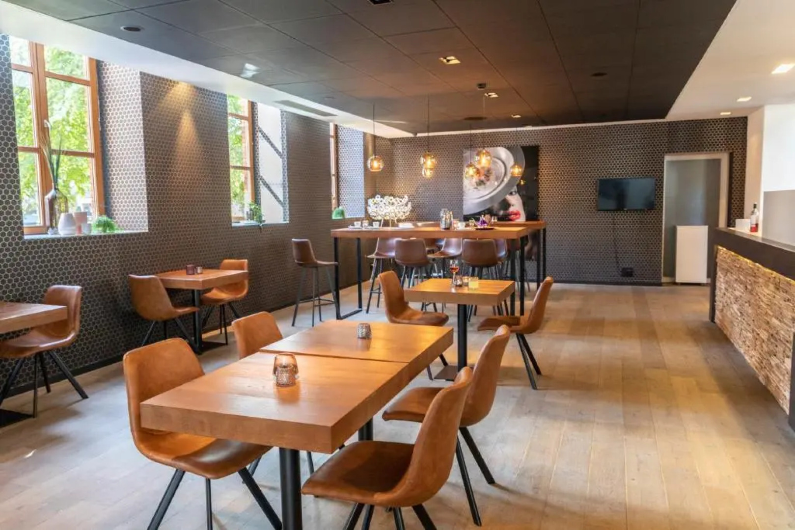 Eburon Hotel - Different Hotels