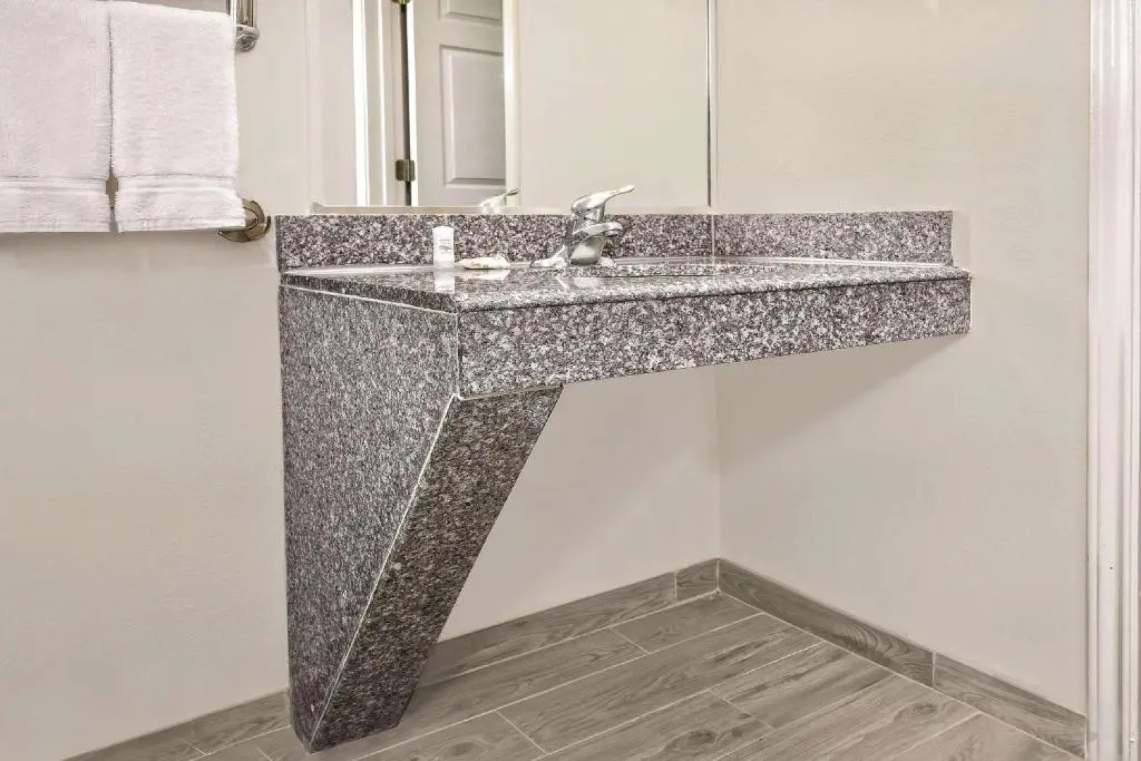 La Quinta by Wyndham Mercedes