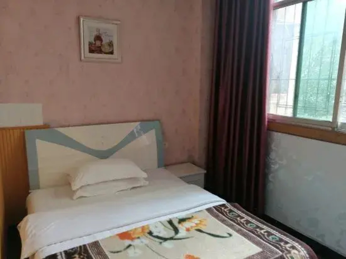 Yuechi Famous City Hotel