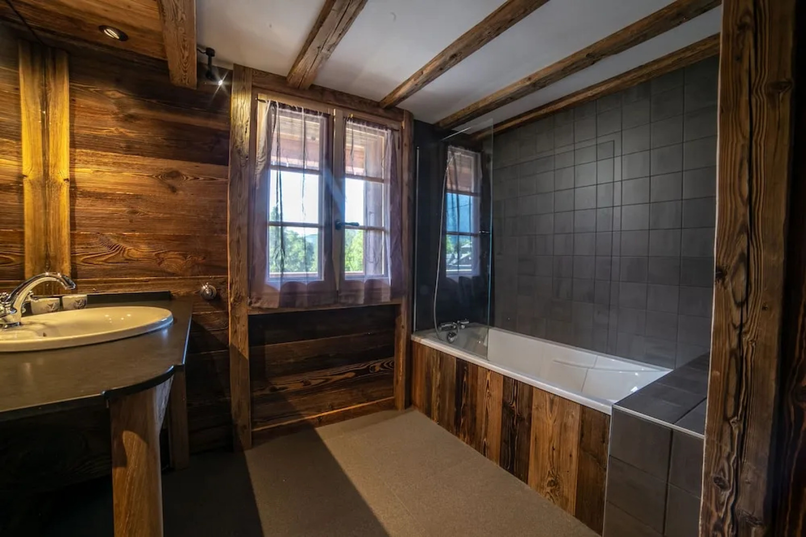 Kashmyre Chalet Luxe Chauffeur Sauna