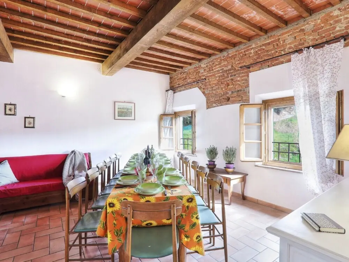 Luxurious Cottage in Palaia With Pool