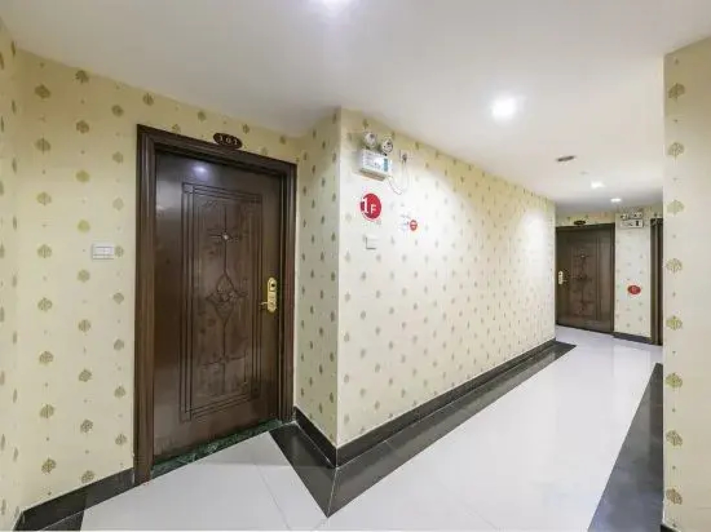 Jinqiao Business Hotel