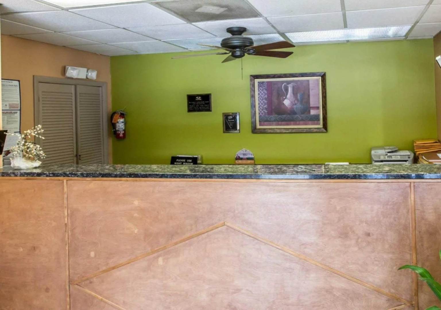 Econo Lodge Biltmore