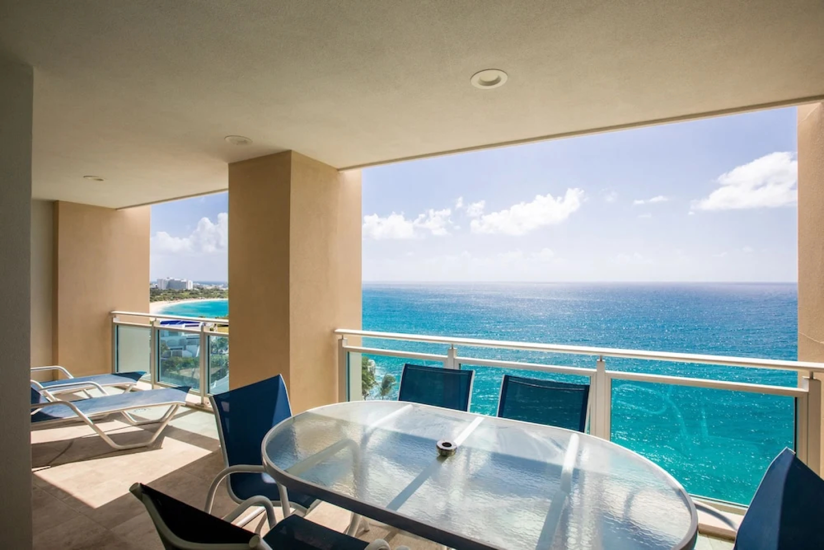 *The CLIFF_ BEACHFRONT and LUXURY MODERN UNIT* C2