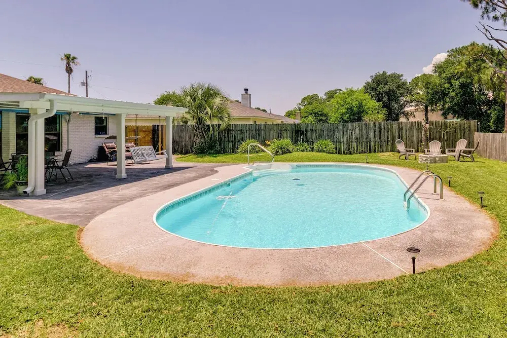 Gulf Breeze Vacation Rental for 2 w/ Pool Access!