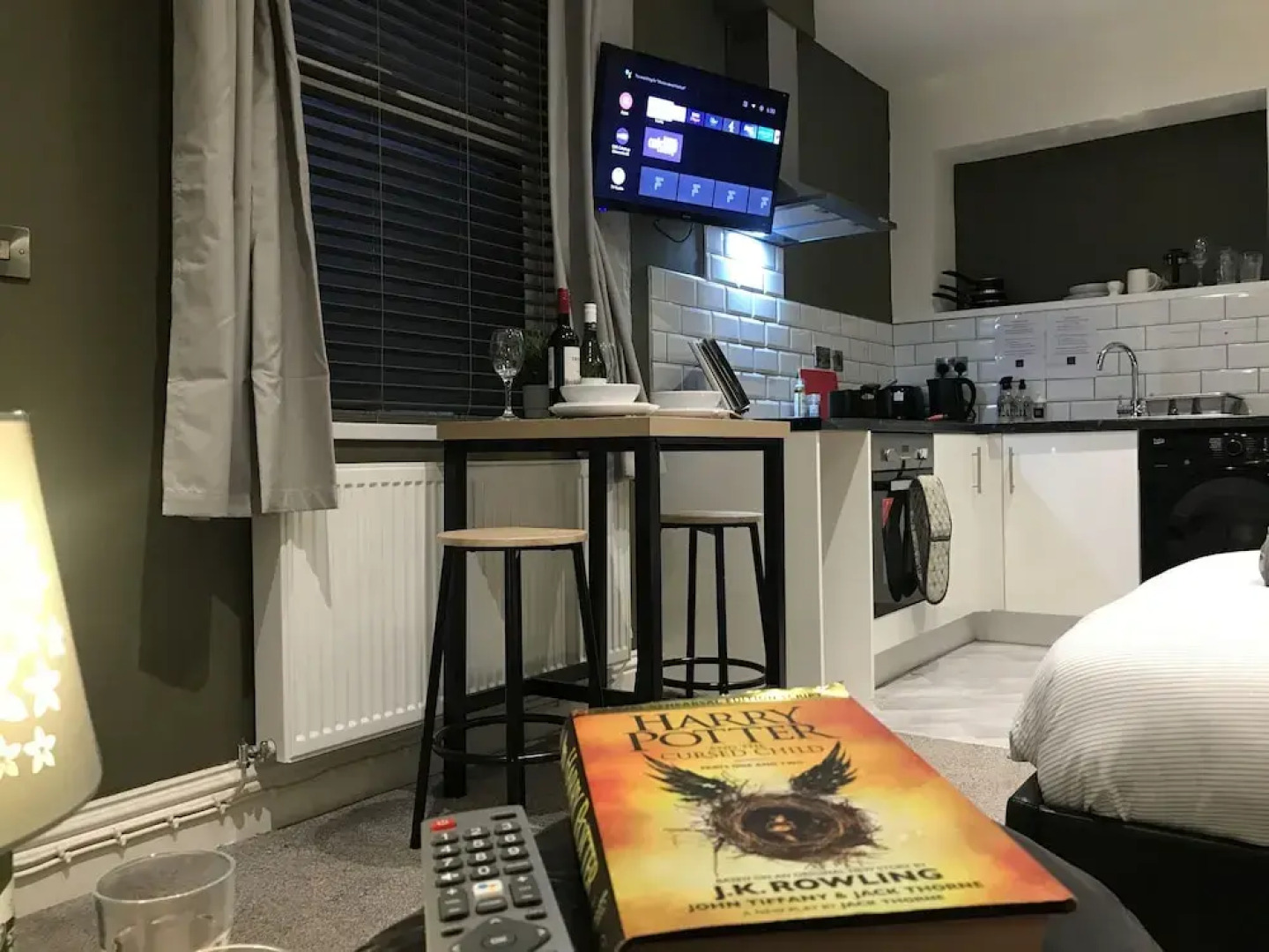 Contemporary 1 bed Studio for Comfy Stay in Wigan