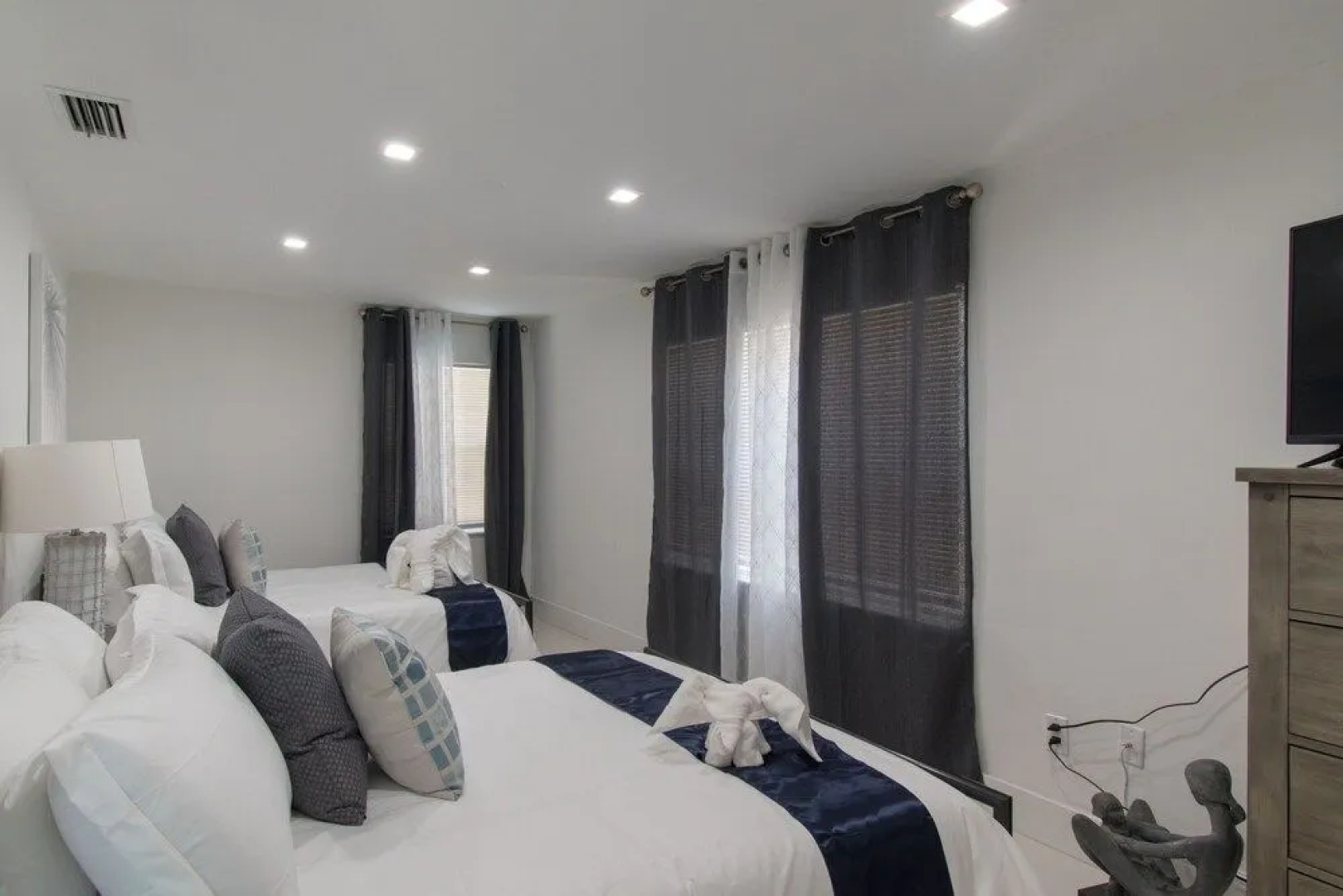 Dania Beach Beauty 3BR with Hot Tub