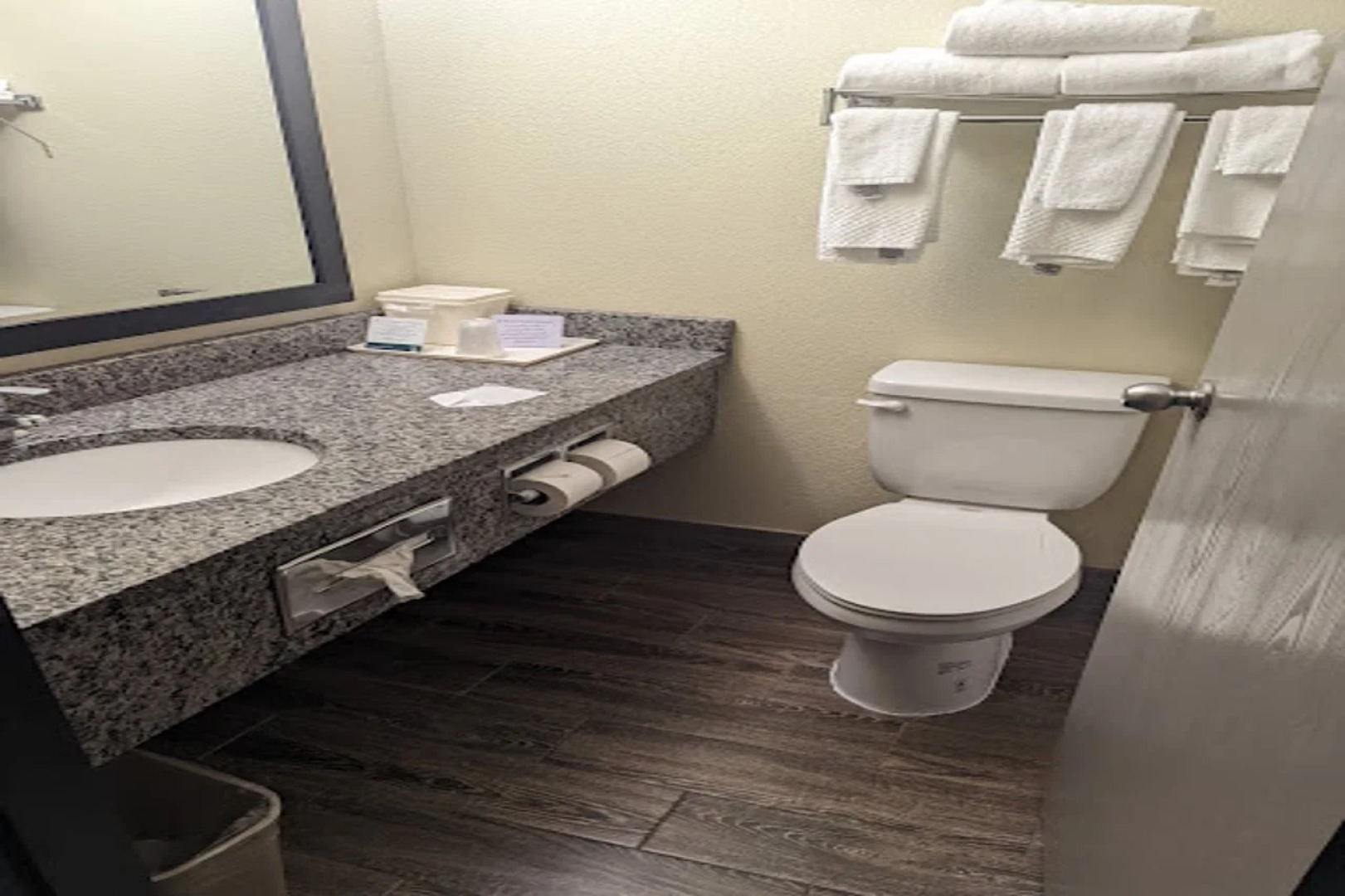Quality Inn & Suites Des Moines Airport