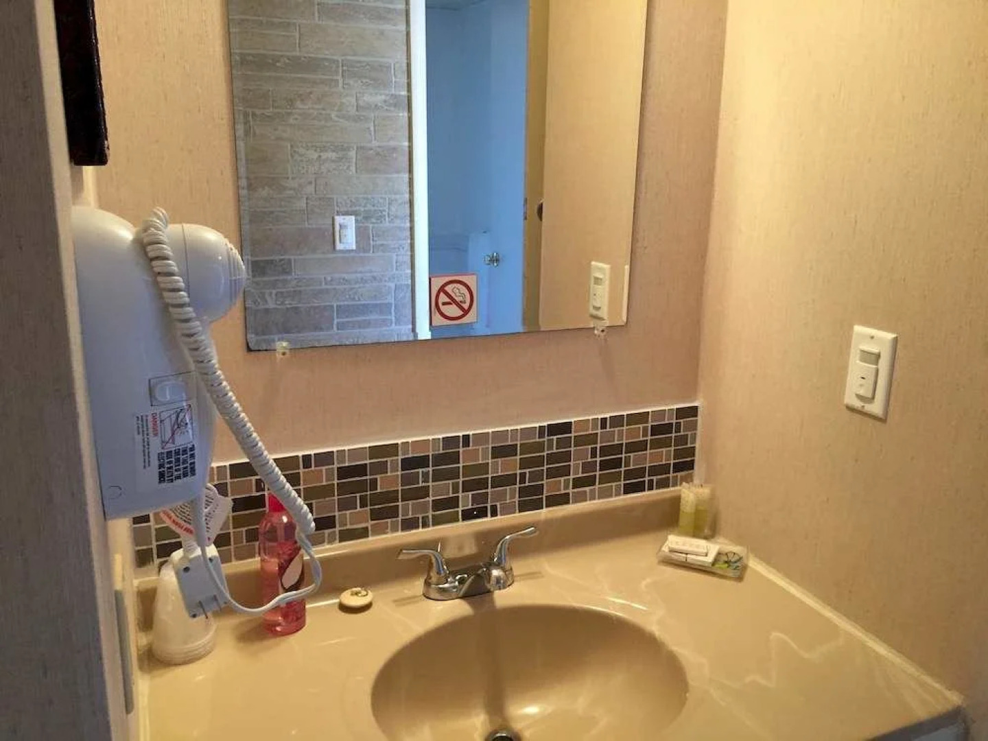 May's Polynesian Motel