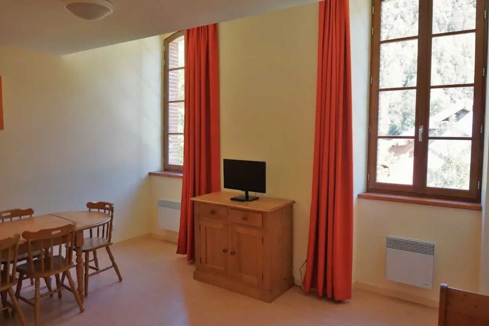 Logement n209 6pers face aux Thermes