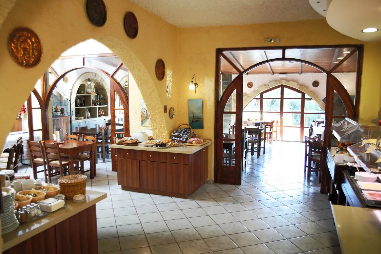 Evina Rooms & Suites