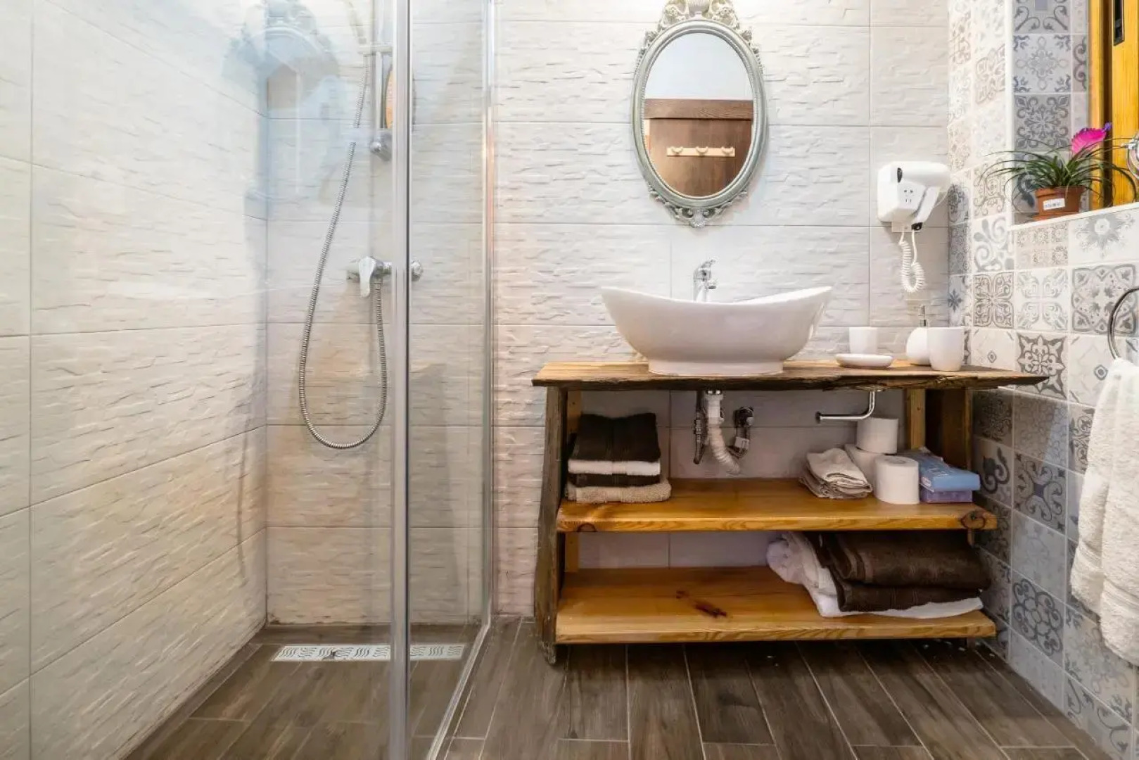 Kharmen A 1565s House with Seaviews